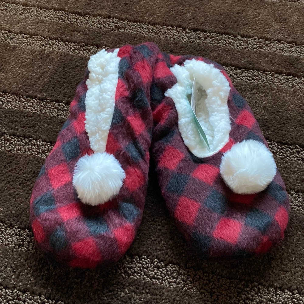 NWT SLIPPER SOCKS